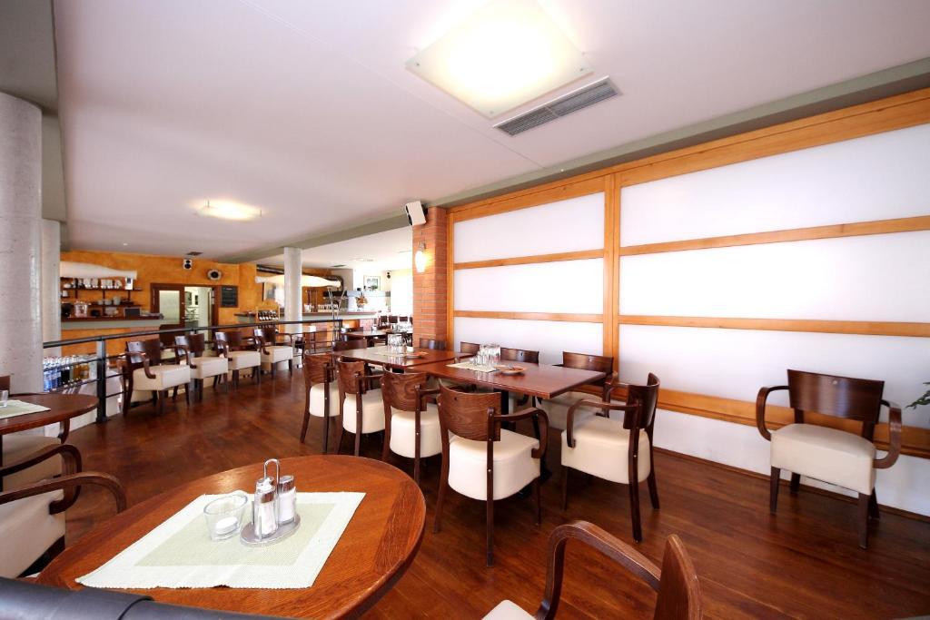 Hotel S-Centrum Benesov  Εξωτερικό φωτογραφία