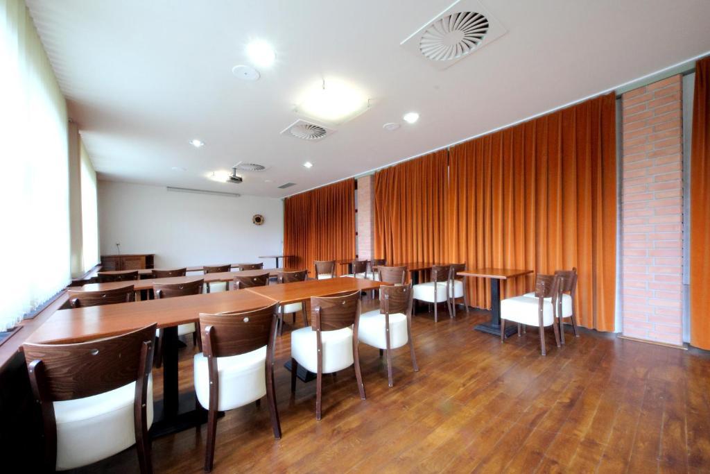 Hotel S-Centrum Benesov  Εξωτερικό φωτογραφία