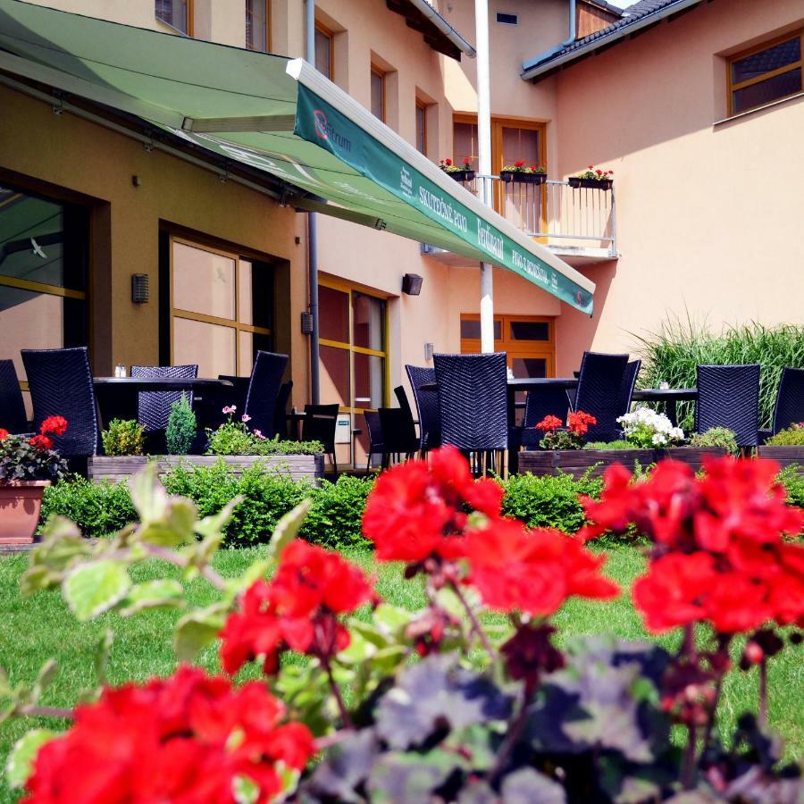 Hotel S-Centrum Benesov  Εξωτερικό φωτογραφία